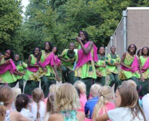 Oegandees Mwangaza-koor te gast in Eibergen